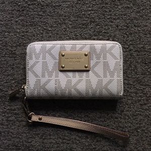 Michael Kors Wallet/iPhone 6s case/wristlet